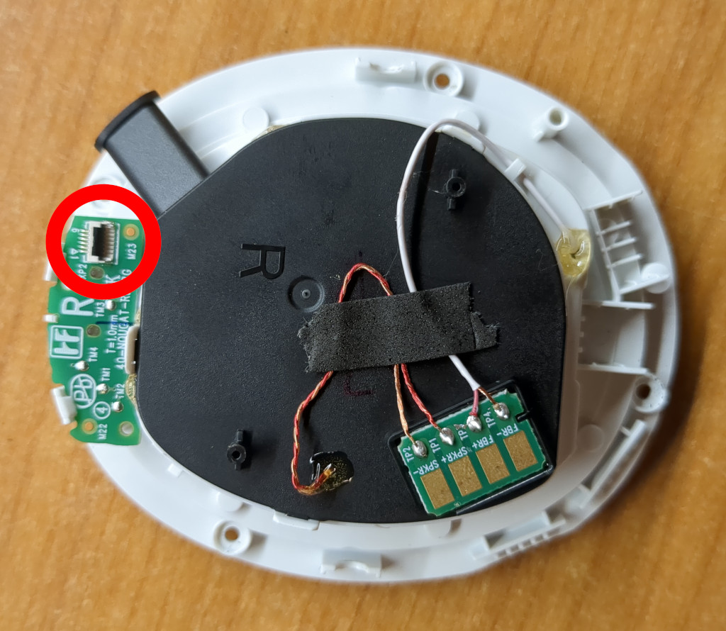 Image of the back of the speaker with the port of the ribbon cable marked